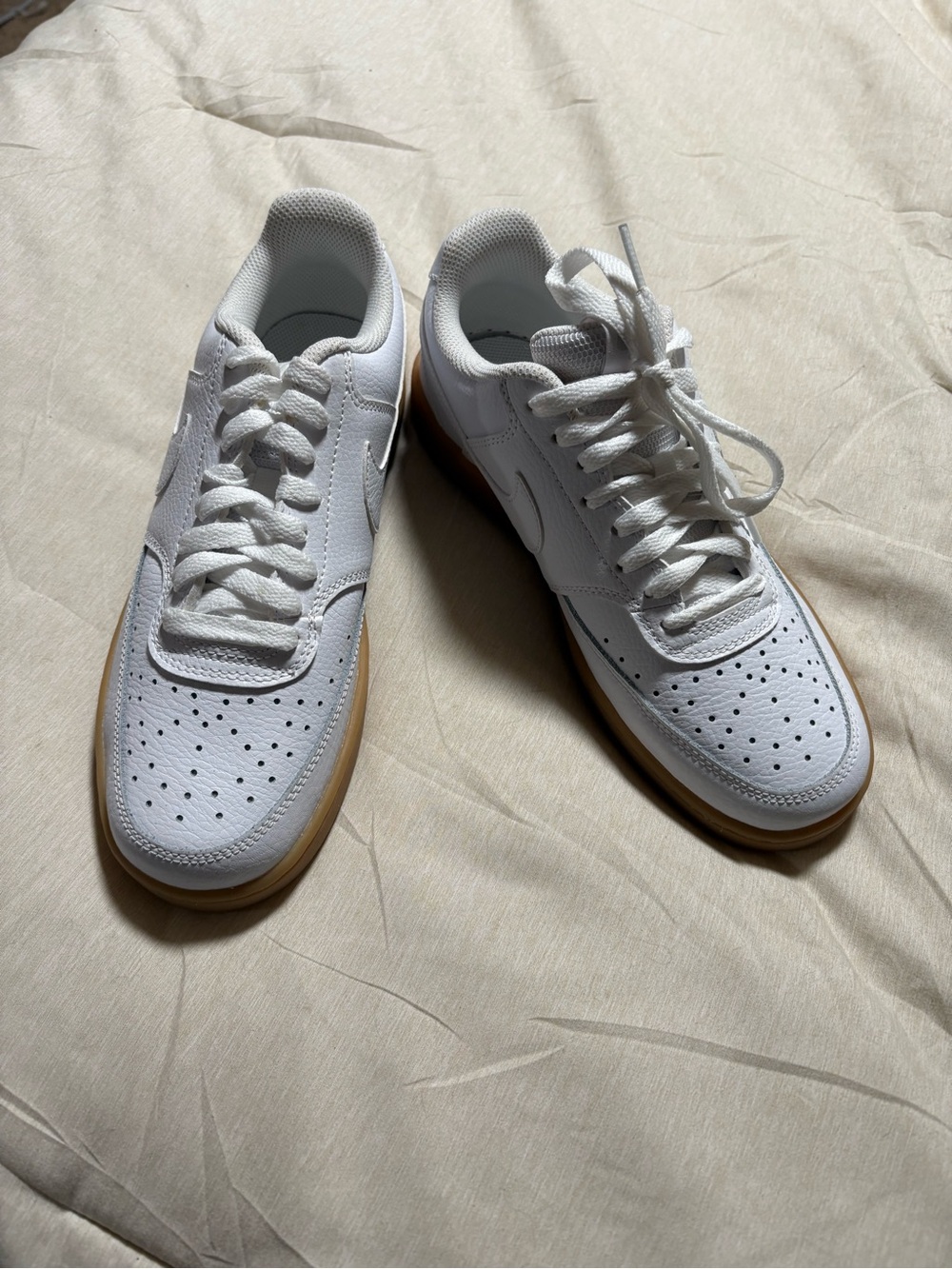 Nike White Leather Low-Top Sneakers with Gum Sole - Picture 4 of 7